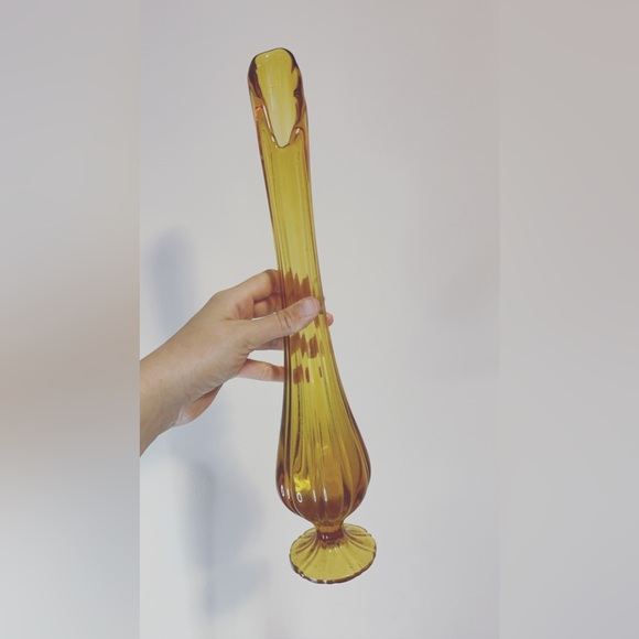 16” amber stretch swung vase - Picture 2 of 2
